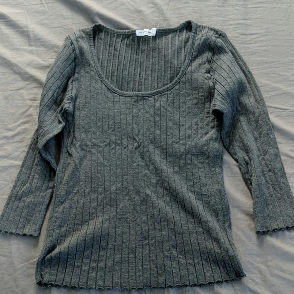 Grey top